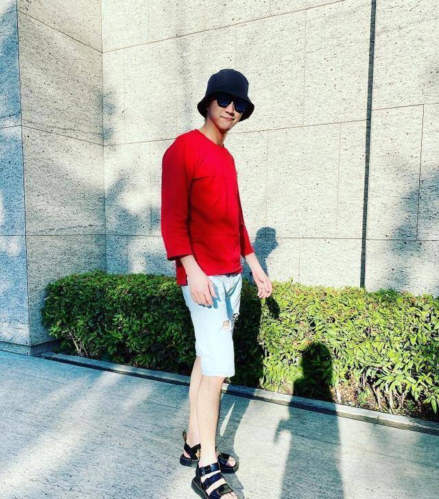 身价上亿活成少女,竟已儿女双全_身材_江宏杰_连衣裙