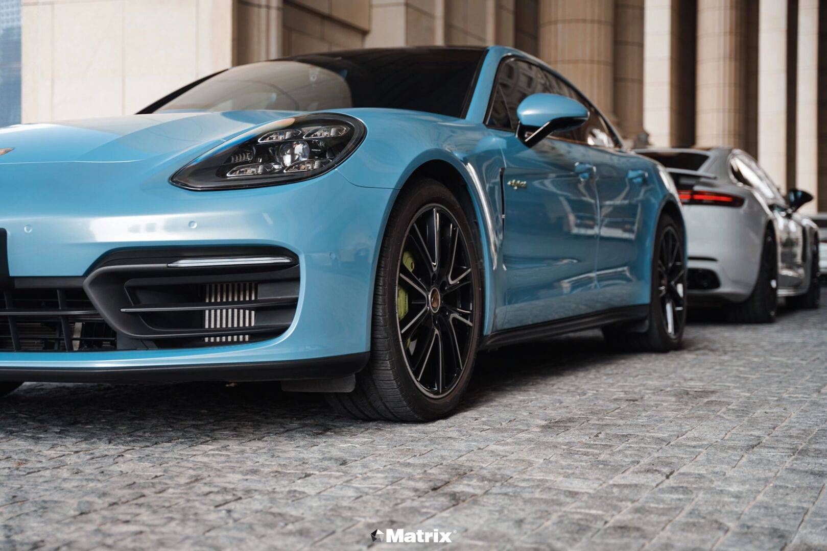 保时捷panamera矩阵改色膜冰晶蓝,像蓝天一样的颜色_搜狐汽车_搜狐网
