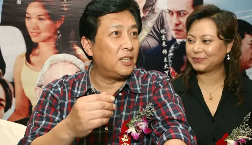 小12岁老婆时尚有福气,很有夫妻相_事业_知性_感觉
