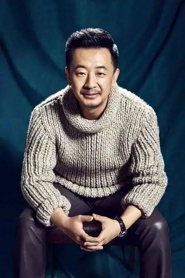 黄海波与儿子嬉水,老婆秀恩爱,如今当老师,一辆车暴露经济状况_视频