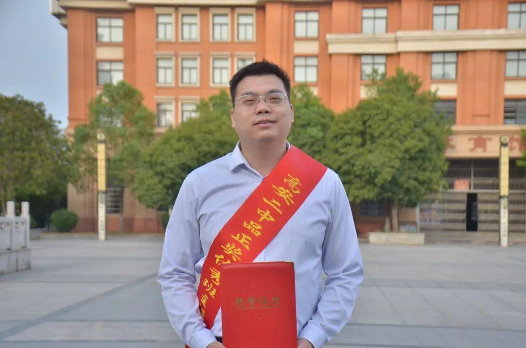 高安二中授予20名教师"品正奖优秀教师,班主任"称号!_教学_从教_教育