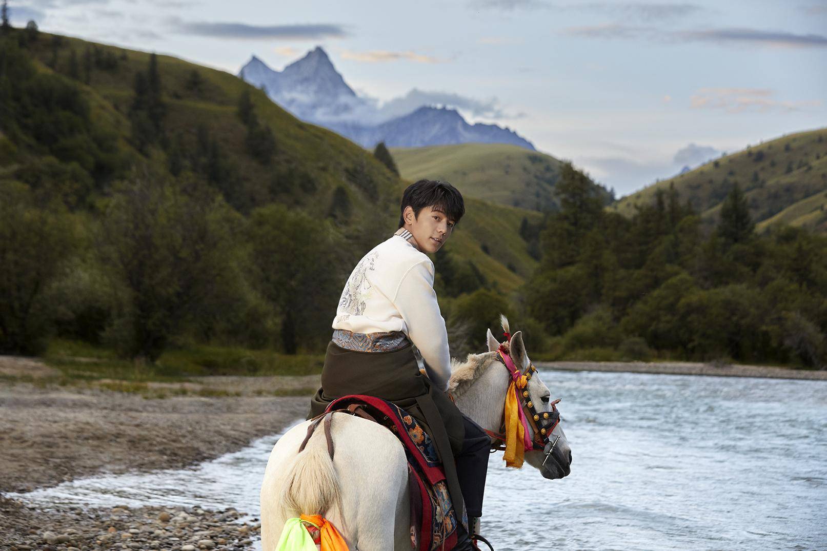 海澜之家 x 丁真珍珠,以服饰为载体,感受山川河流,四季和风