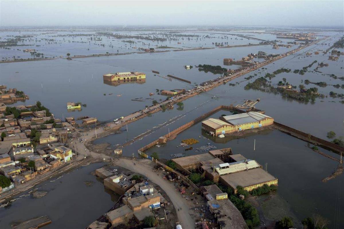 1061人遇难、3300万人受灾，巴基斯坦遭遇“30年来最大洪水”