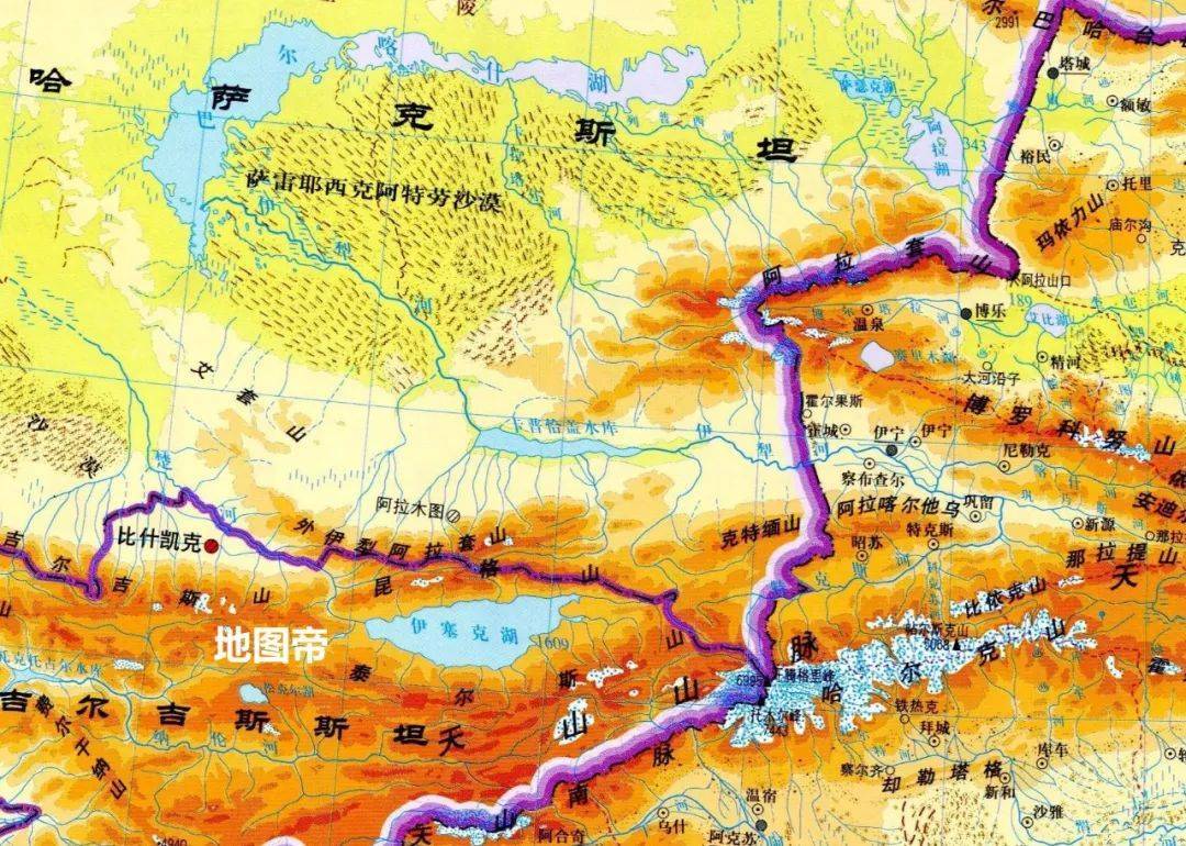 为何新疆首府从伊犁迁往乌鲁木齐？