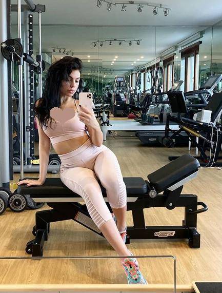 乔治娜健身照全是摆拍?