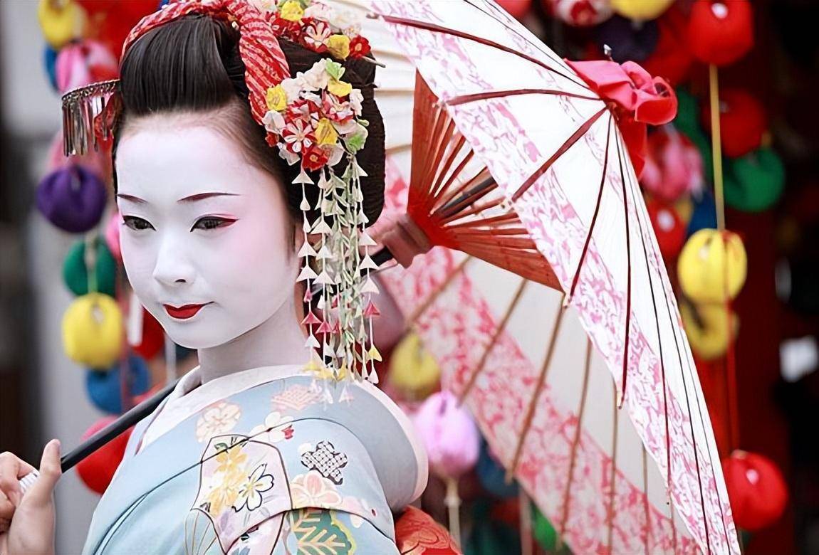从国粹到风俗行业,日本艺伎是如何没落的?