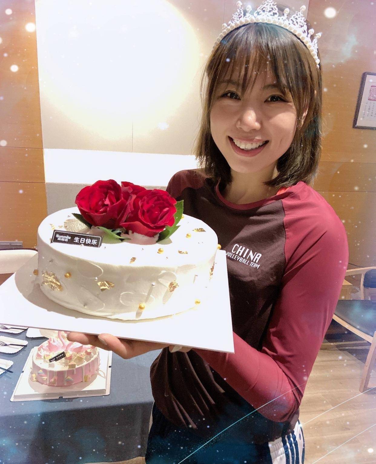 她是女排隐形富豪,30岁住北京别墅,座驾是保时捷,网友:真低调_曾春蕾