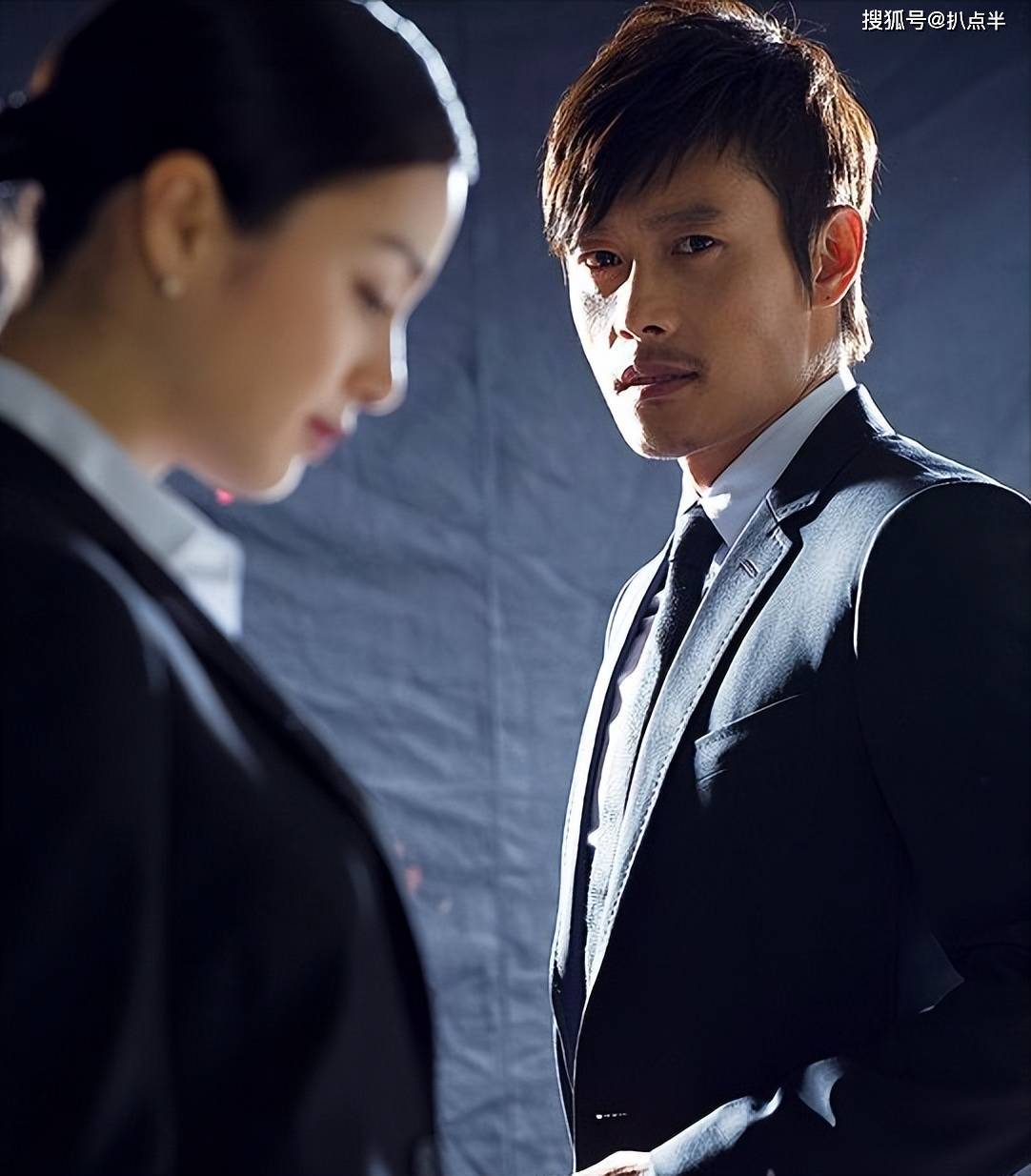 —尤其是2009年他主演的间谍电视剧《iris》