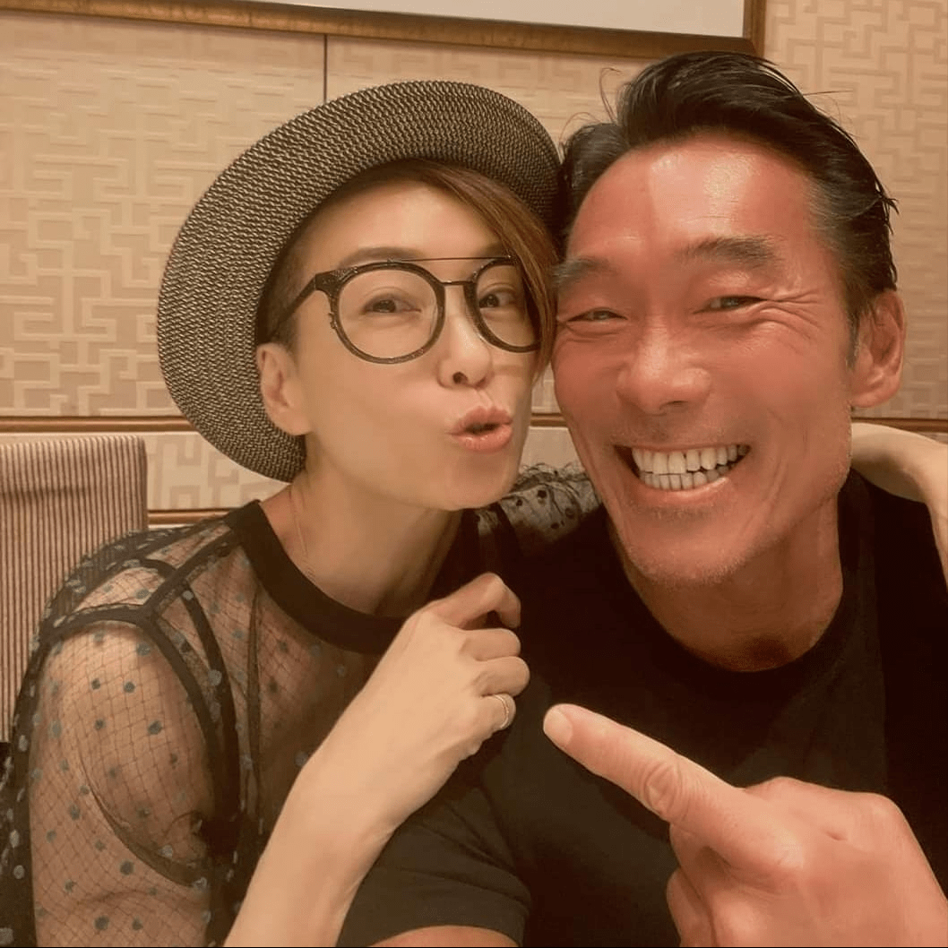 58岁郑浩南自曝婚变人财两失,拍完戏回家突然发现老婆孩子不见了_婚姻