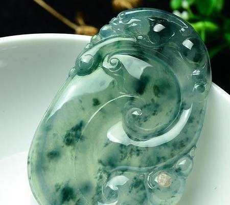 翡翠飘花到底该如何理解 底色 颜色 蓝色 翡翠飘花到底该如何理解 底色 颜色 蓝色