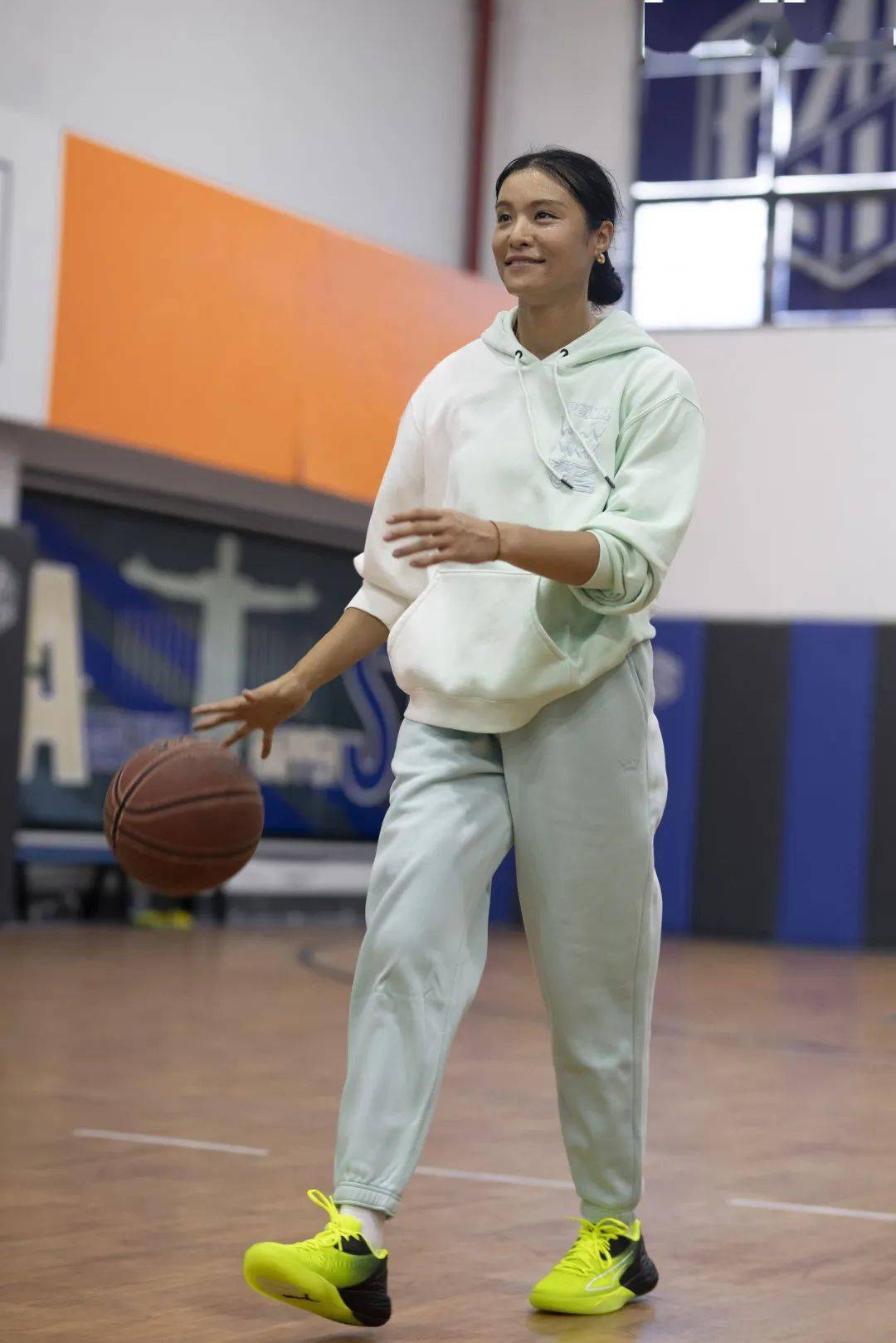 emma_布里安娜_篮球场