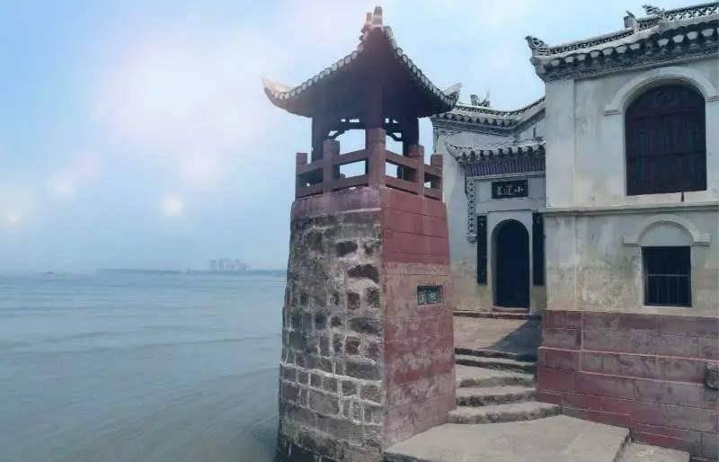 鄂州有个“水上钉子户”，屹立于长江700年不倒，现成名胜古迹