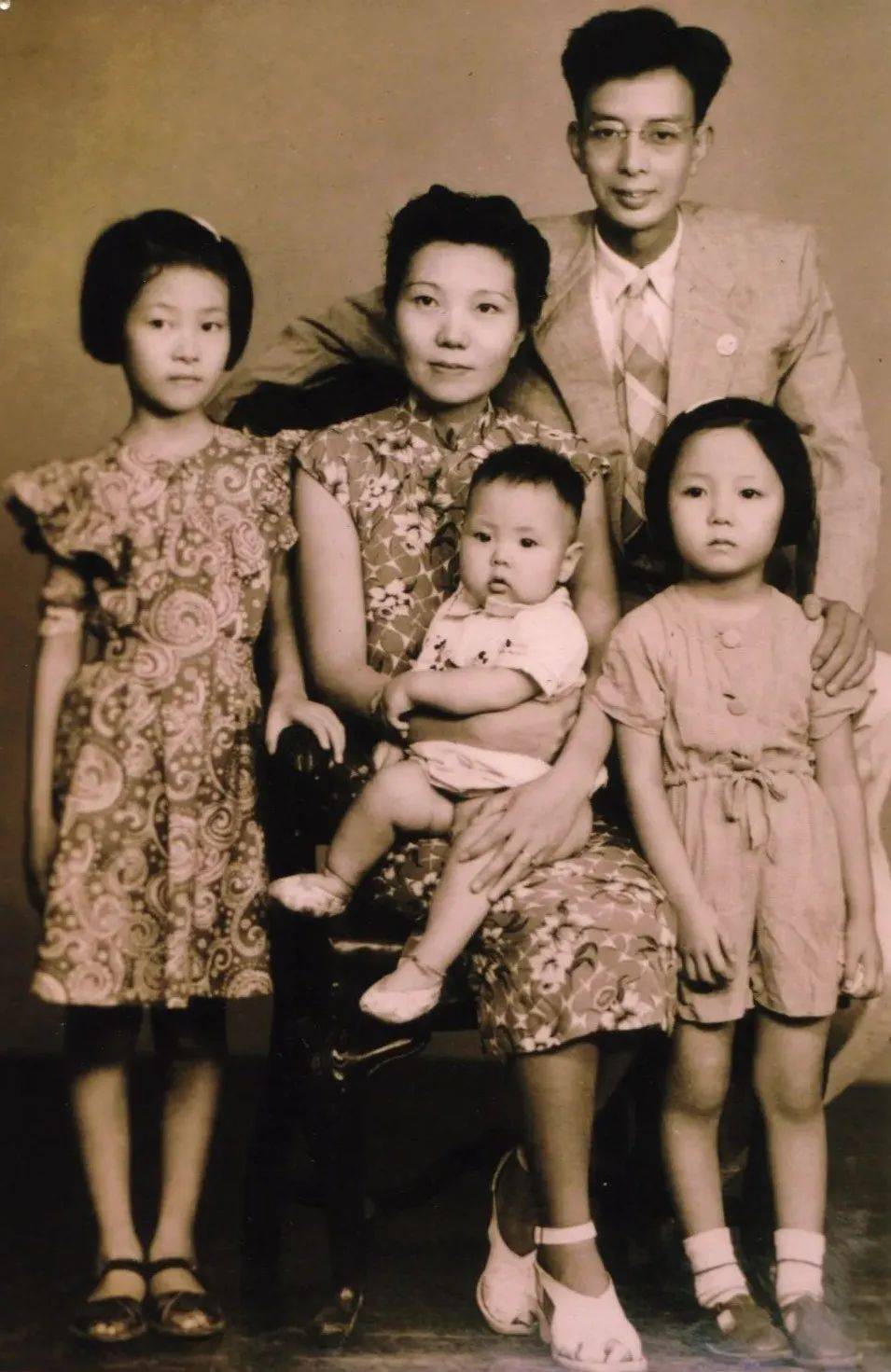 103岁的她在女儿眼里就像一个"小女孩"_杨苡_赵蘅_杨宪益