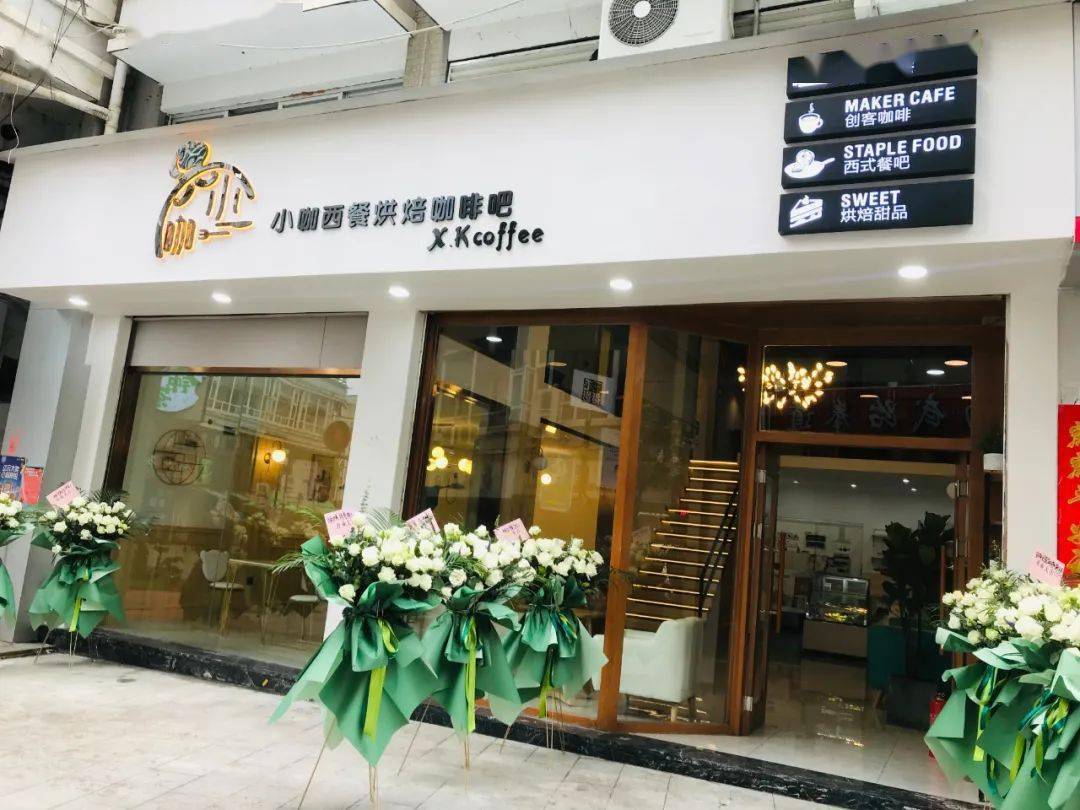 这家位于市中心冠后路的网红西餐厅,光是在门店外瞧上一瞧,就足以令人