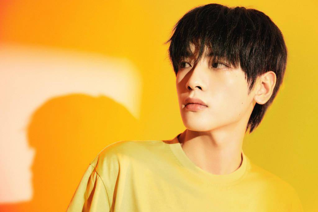 翟潇闻《打卡吧吃货团》花絮写真曝光 眼神犀利帅气阳光_翟潇_写真