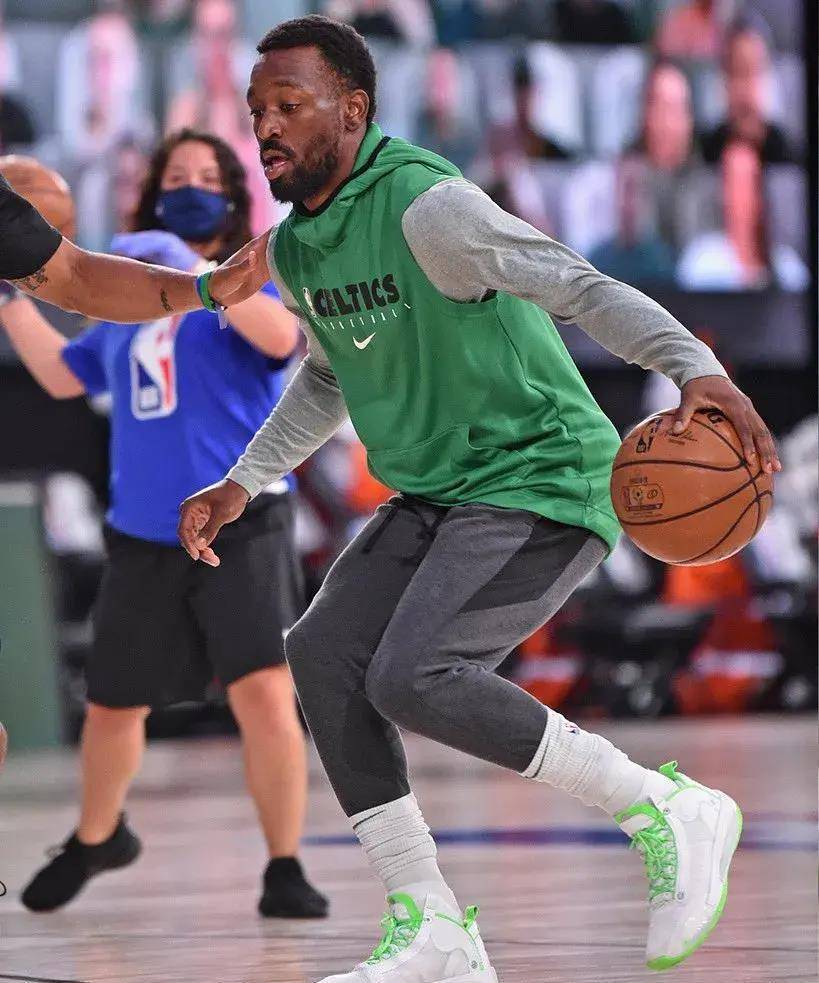 nba球员上脚:东契奇新配色aj34,布克的卫衣很有意义_nike_jordan