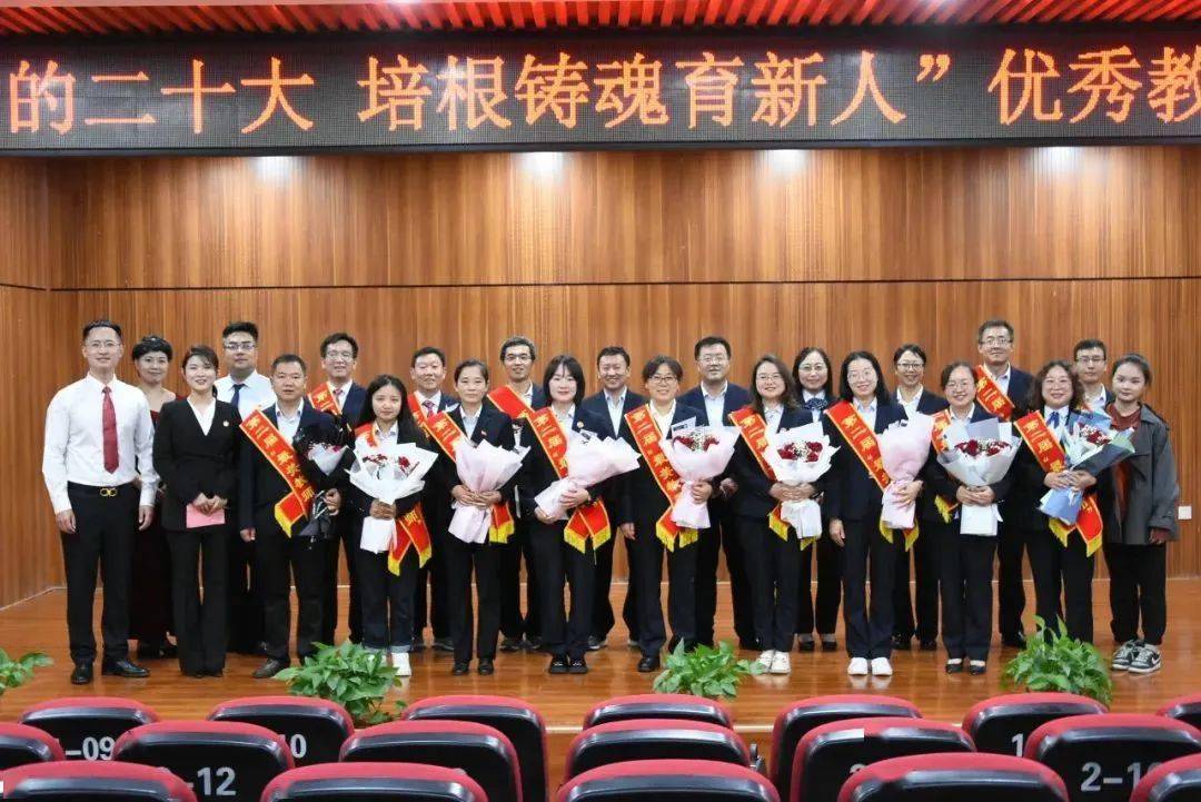 最美教师系列 | 桃李满园,露美美笑靥