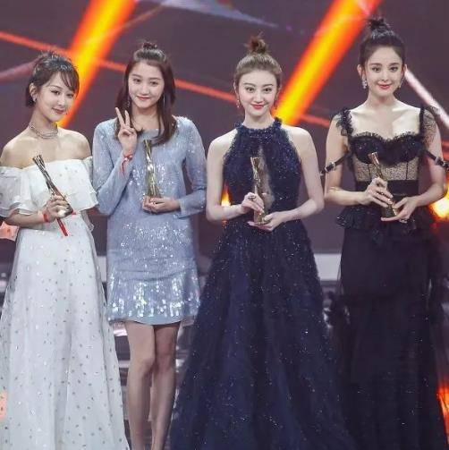 原以为合照要远离景甜是开玩笑,直到看清她32岁状态,我懂了_资源_姐姐