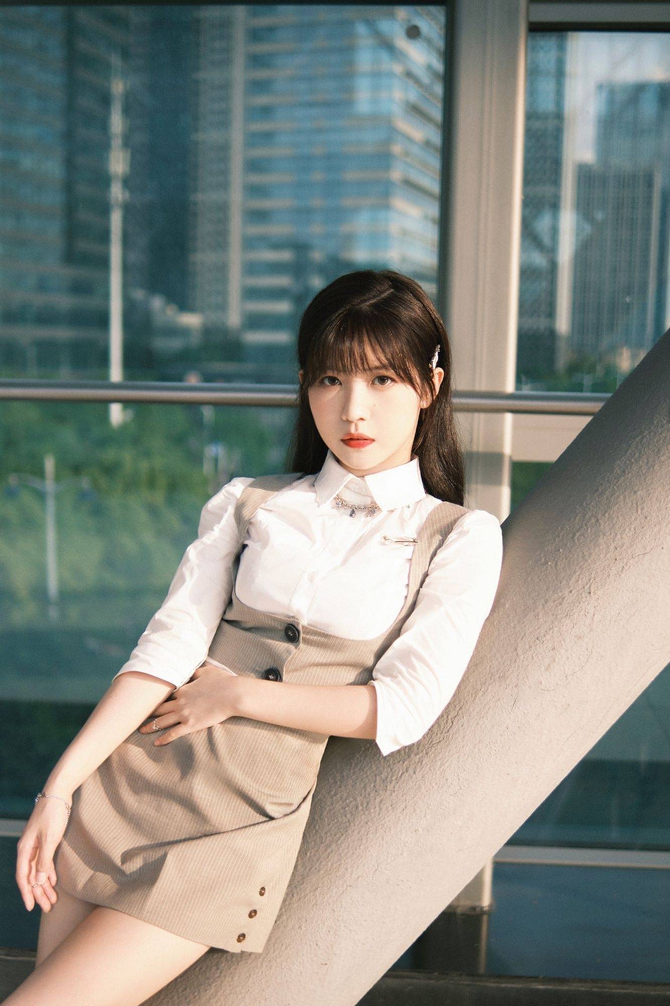 赖美云灰色短裙青春活力写真_赖美云_写真_短裙