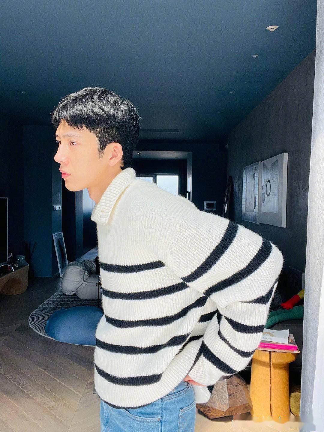 简约的黑白条纹,清爽干净好帅_井柏然_毛衣_条纹
