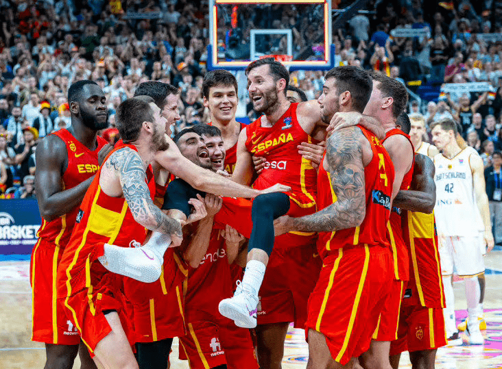 nba球星14中7空砍,对方激动庆祝?_西班牙_比赛_埃尔南戈麦斯