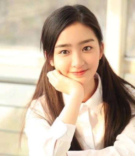 时代峰峻签约的两位女艺人,她们的现状如何?_邓恩_张艺凡_电影