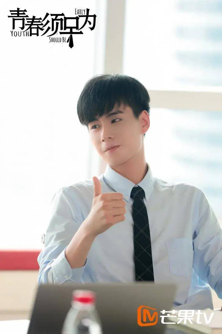 钟楚曦和胡一天谈恋爱√钟楚曦演富家千金√_程心_郑乾_创业