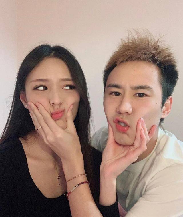 26岁羽毛球名将晒照秀恩爱,女友连续两年入选"最美太太团"_杨博_卢敬