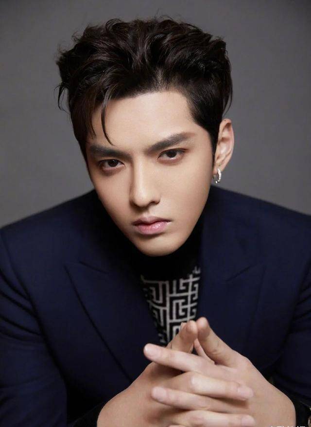 鞠婧祎偷偷联系之前团队里的队友了,她主动向对方提出了合作_郝富申