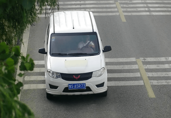 豫cy8l32,豫cq7d71.开车接打电话曝光!_手机_机动车_刘成伟