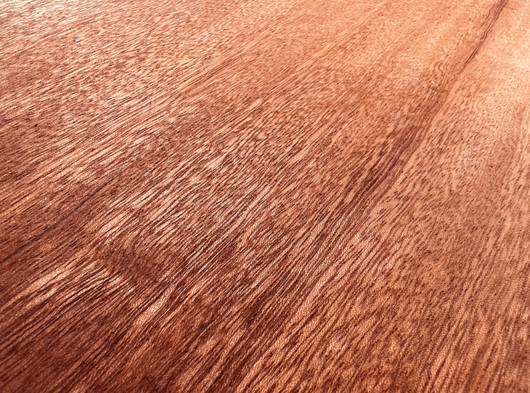 他们家的砧板木材是来自非洲的乌檀木,而且只取乌檀木的木心!