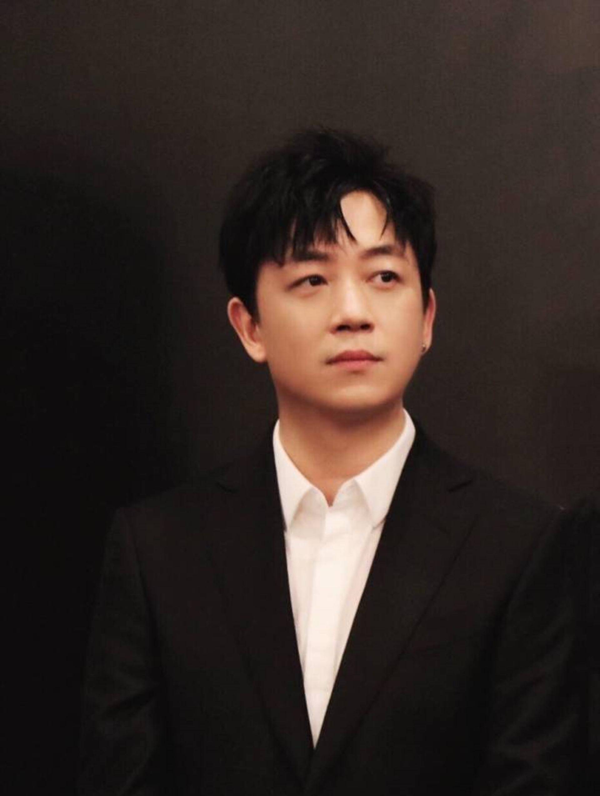 从爆红到前程尽毁看到离婚9年后的潘粤明董洁你后悔了吗?