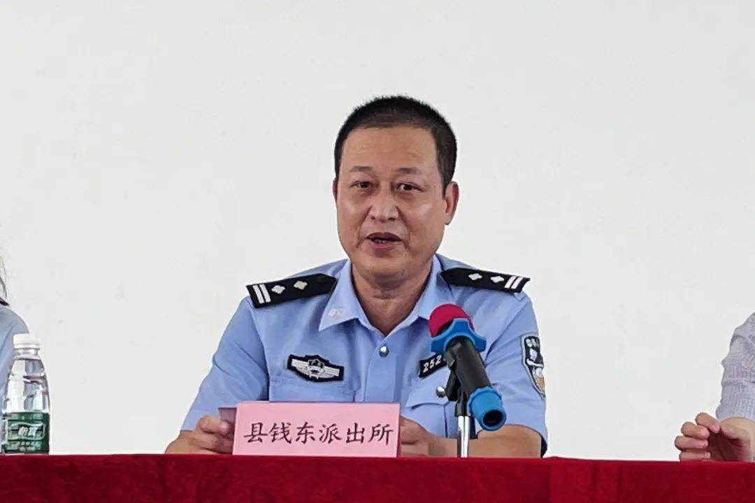 9月19日,在饶平禁毒办的部署下,县人社局联合钱东派出所,启德社工