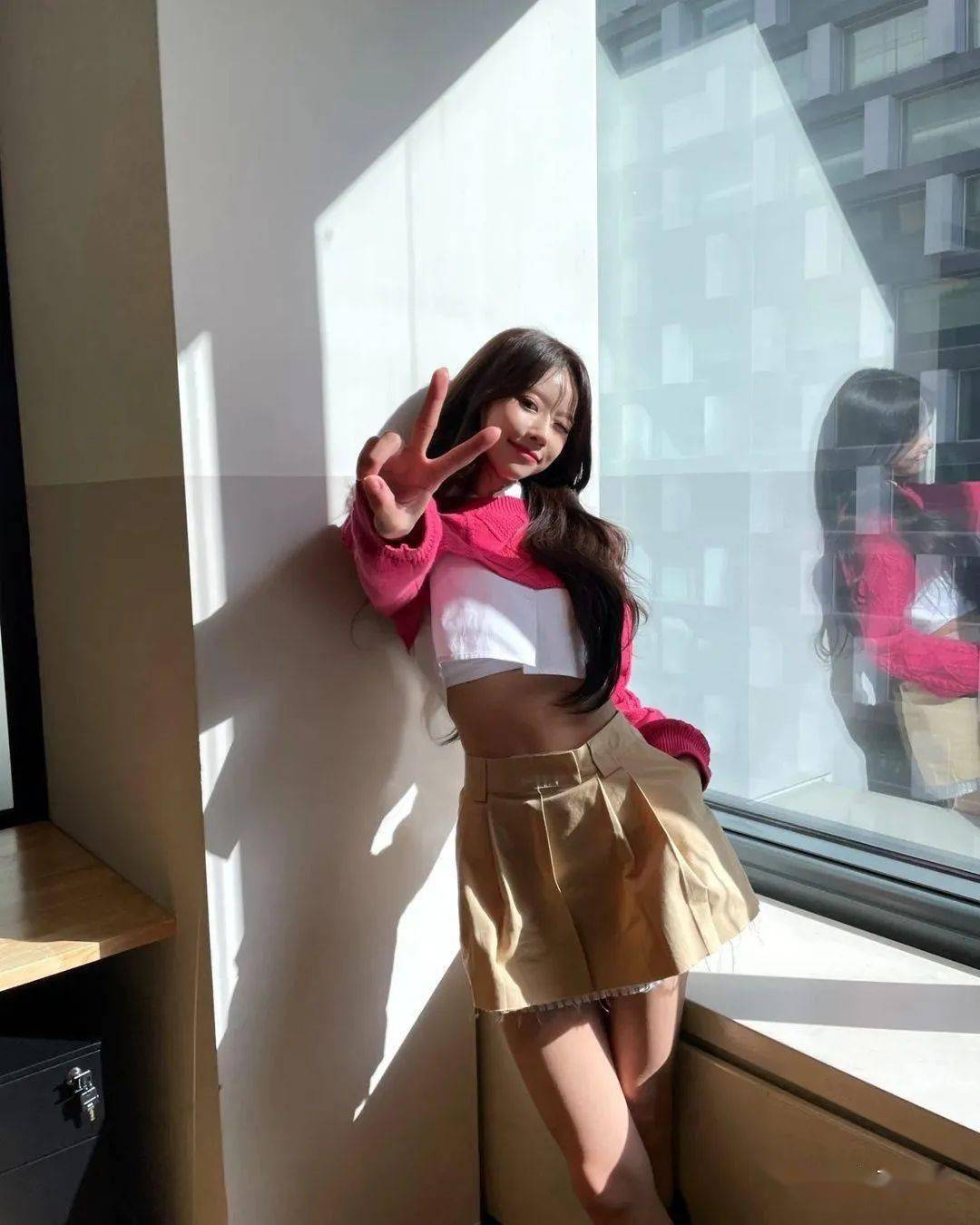 28岁lovelyz李美珠,秋日阳光下多汁的美貌,纤瘦身材蚂蚁腰_网友_节目