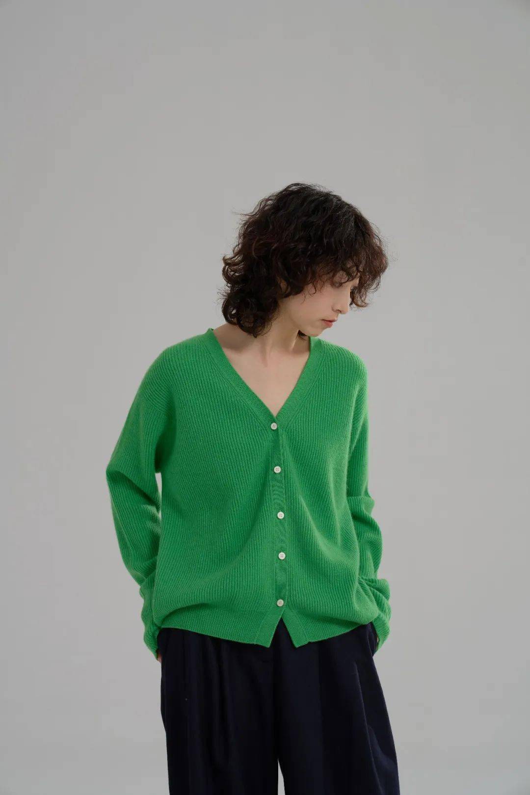 绿色羊绒衫搭配图片图片