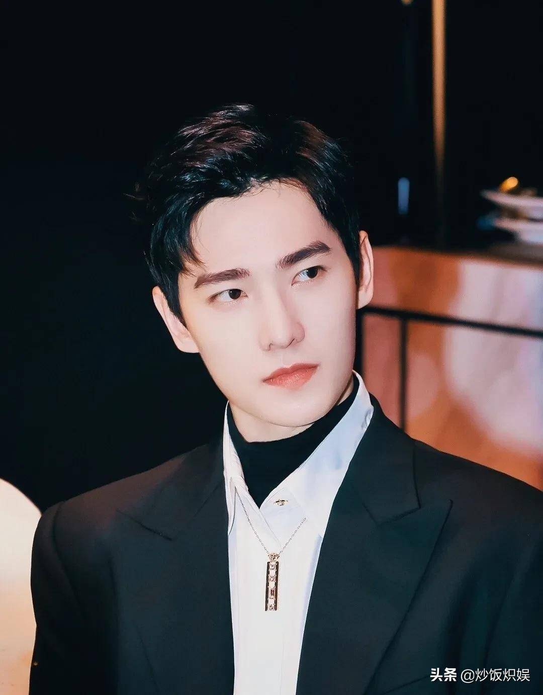 杨洋迪力热巴《你是我的荣耀》杀青啦校服杨洋穿越到肖奈
