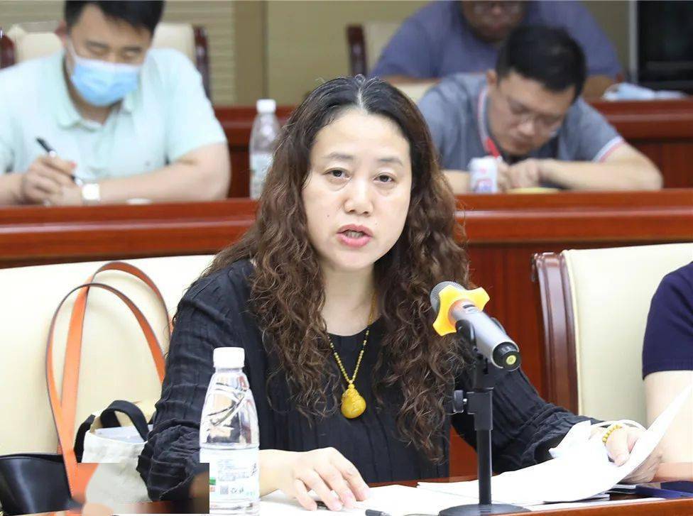 无锡市教育科学研究院副院长张春华老师和无锡市教育局基础教育处