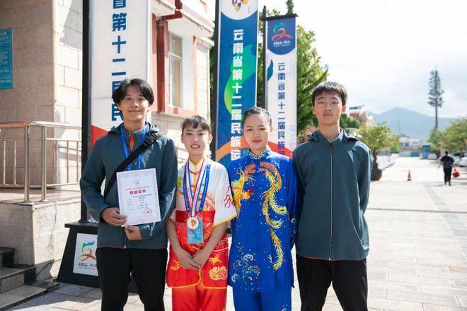 福慧学校12岁功夫女孩代表丽江出征省民族运动会_比赛_武术_训练