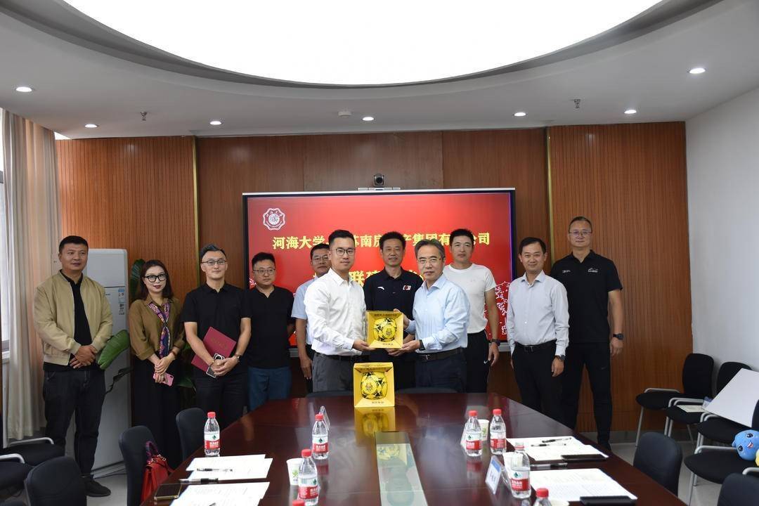 校企联合拓展足球发展新路 南京铁虎出征新赛季中冠联
