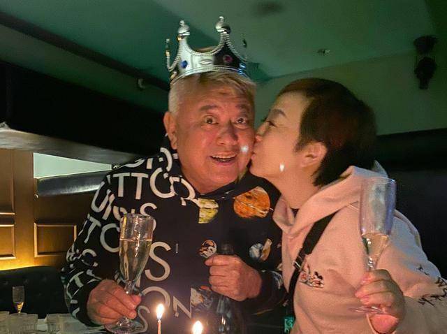 因拍戏伤身40年无子,老公破产不离不弃,结婚40年恩爱如初_黄杏秀