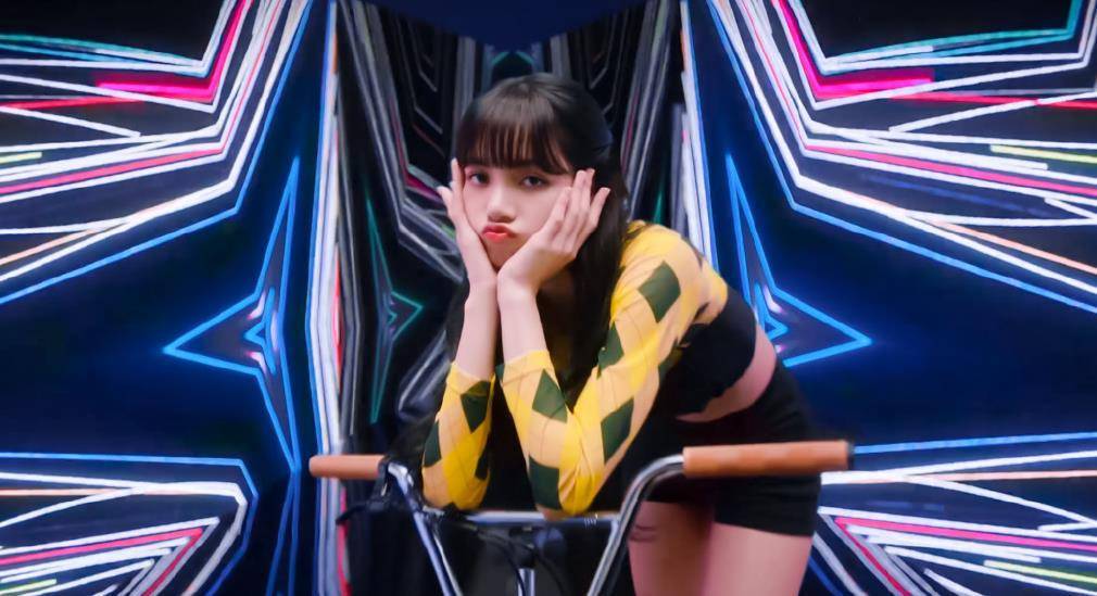 lisa露脐装有多时尚?