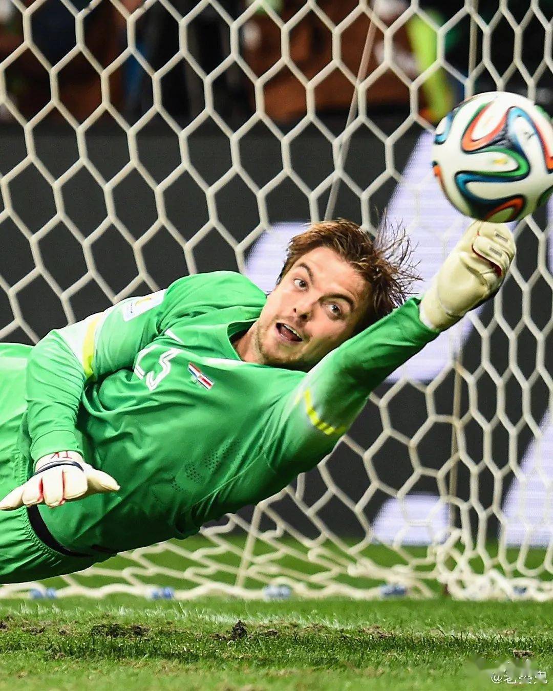 利物浦球星阿诺德的奶奶曾是弗格森爵士的第一任女朋友_范加尔_世界杯