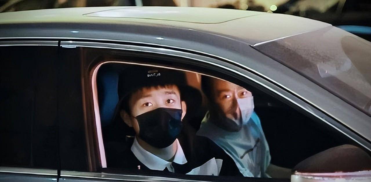 德云社副总栾云平开车,被女粉丝"嫌弃",不认路还特别的"菜"_郭德纲