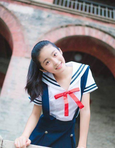 她9岁出道与刘诗诗搭戏,被赞小林青霞,如今16岁清新甜美