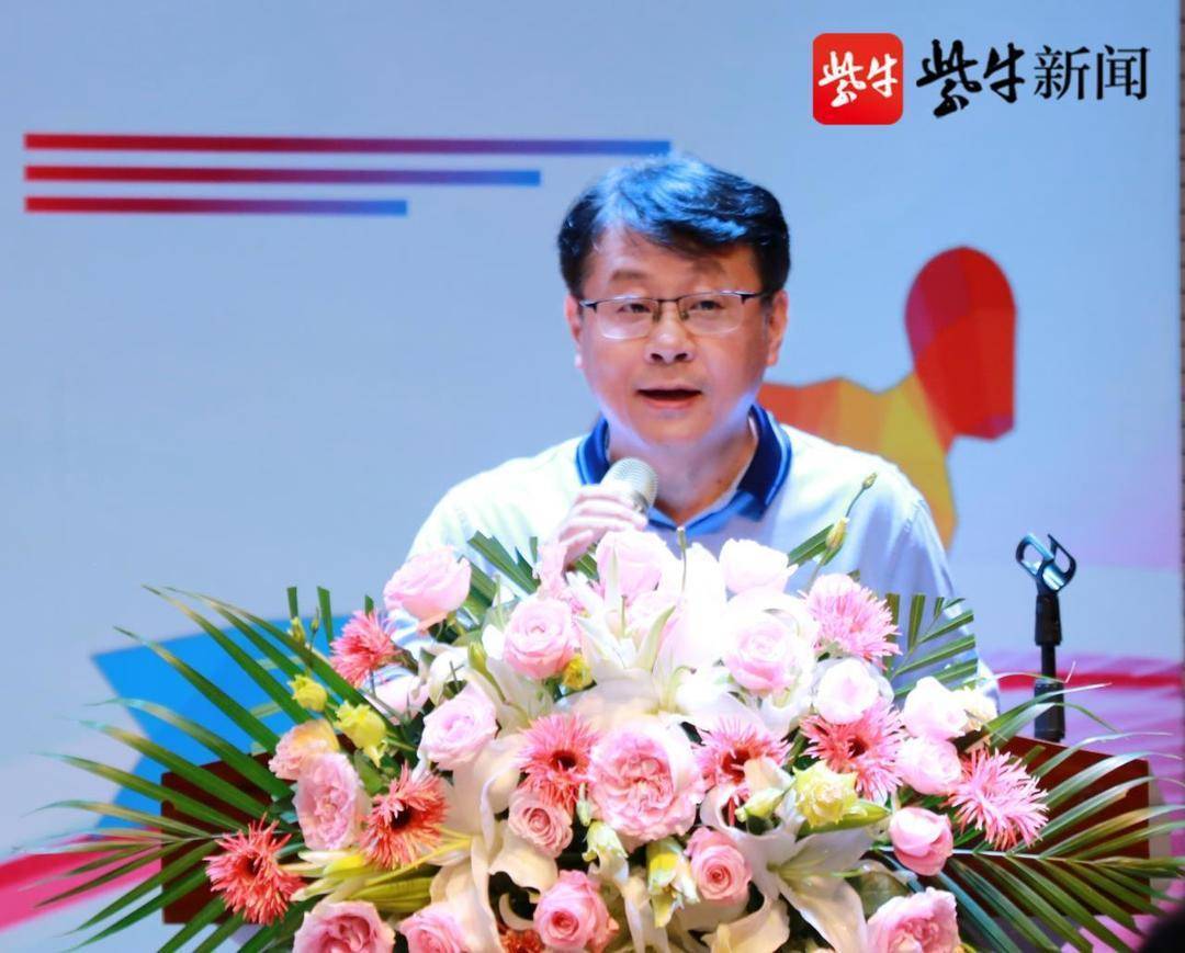 为展现名师风采,南京市江北新区浦口实验小学体育教师陈梓龙和张家港