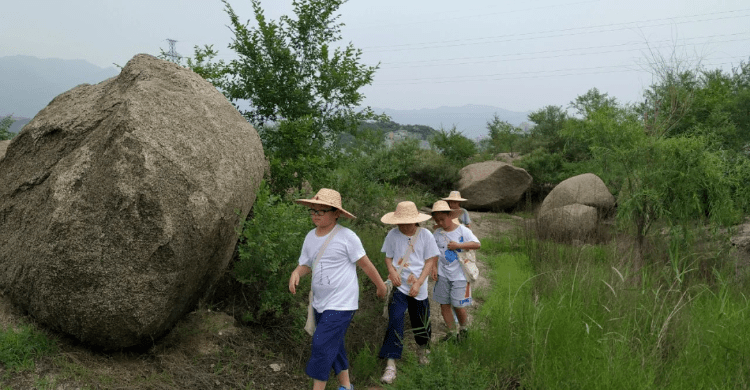 們夏天玩水的願望營地位於鳳凰嶺山腳下-快樂農夫休閒農場佔地50餘畝