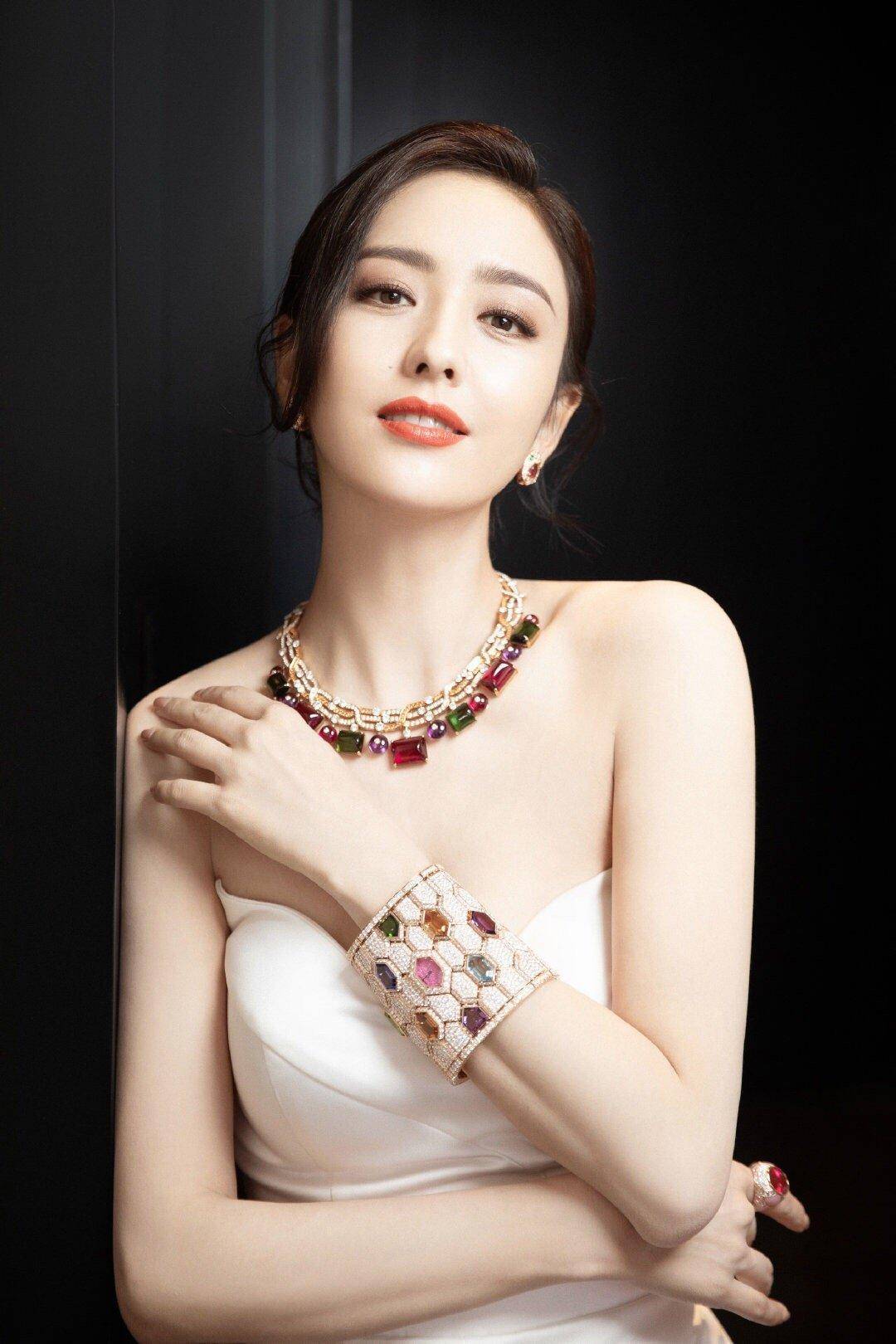 佟丽娅代言珠宝品牌图片