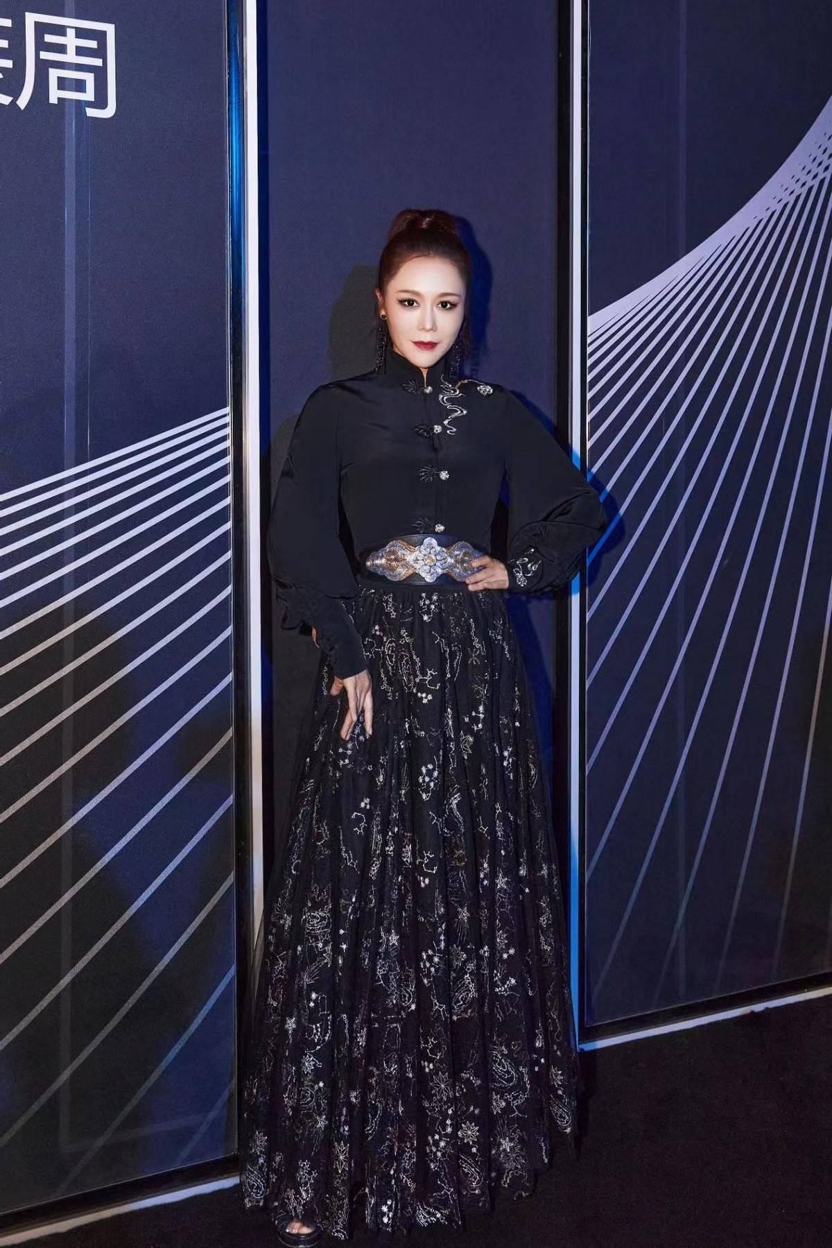 小编在现场采访王菲菲时她说了一段话:时尚与音乐都