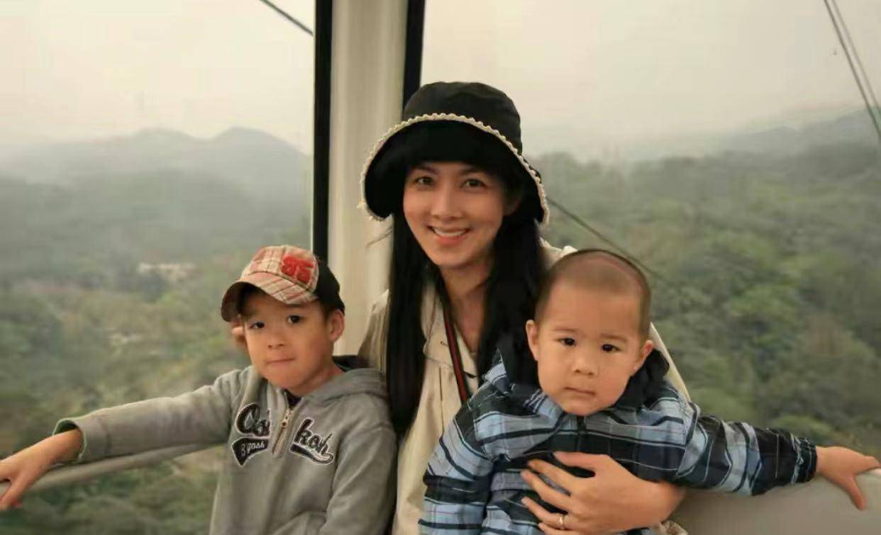 48岁流星花园"藤堂静"近况:冻龄似28岁,15岁儿子身高近190cm_钱韦杉