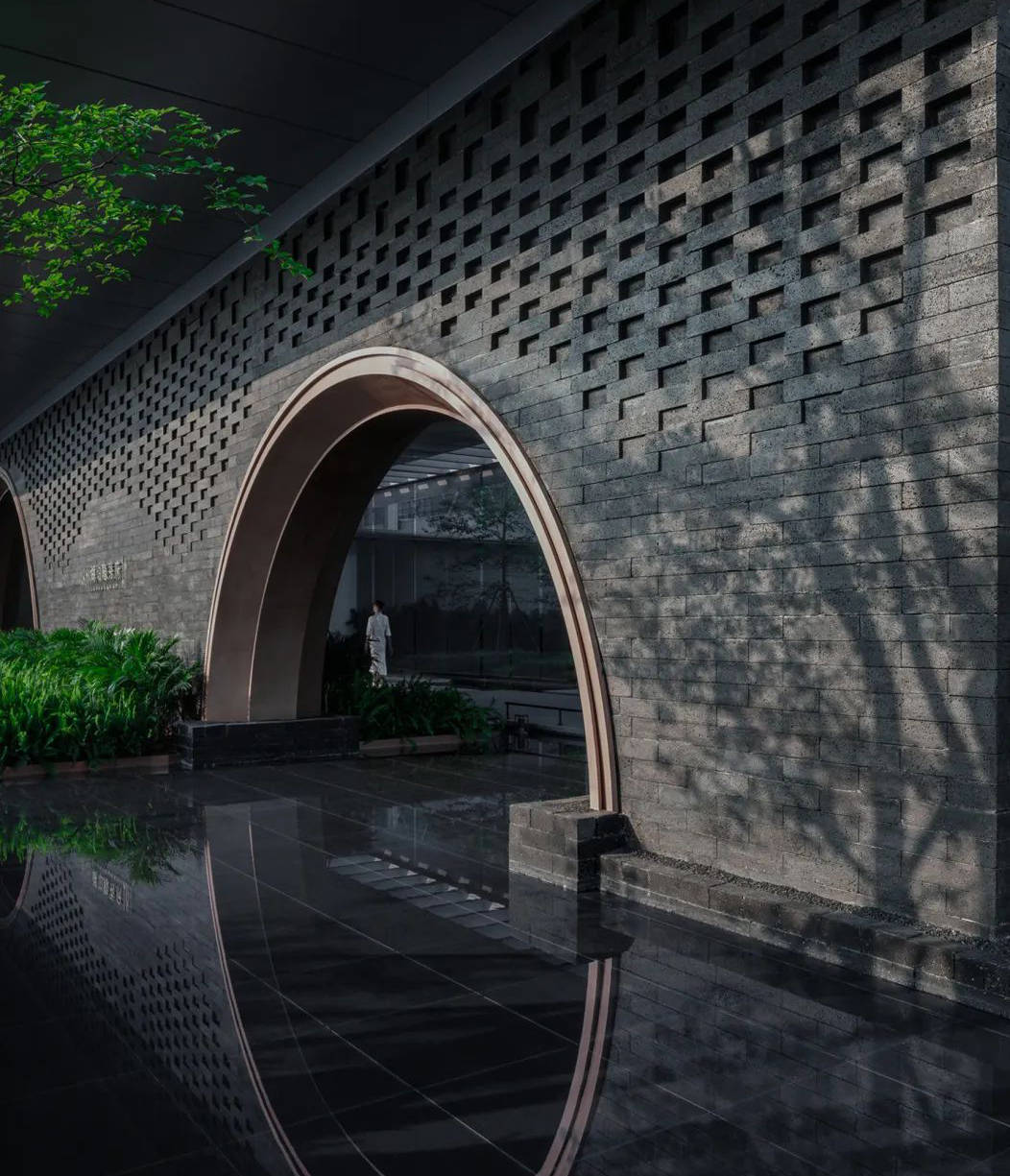 选用黑色的户外厚砖作为园林景墙主材,蕴藏着无形的